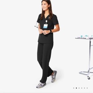 Catarina 1 pocket scrub top